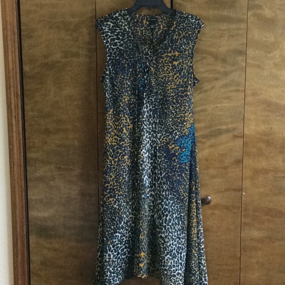 Multi colored v neck sleeveless
